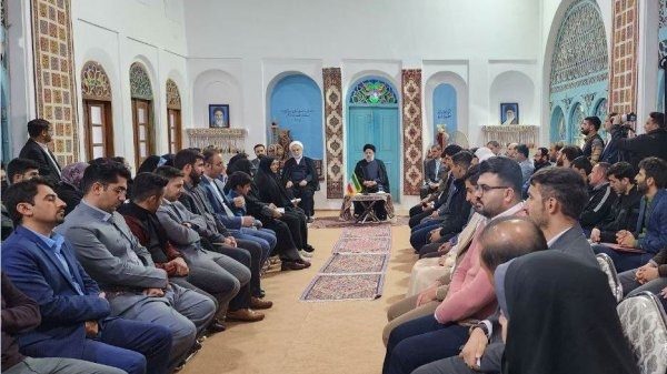 رییس جمهور جوانان نخبه کردستان را به برنامه ریزی برای توسعه استان فراخواند
