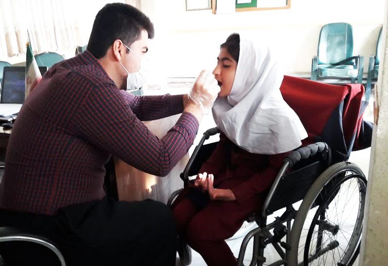 ارائه خدمات رایگان دندانپزشکی به دانش آموزان سنندجی