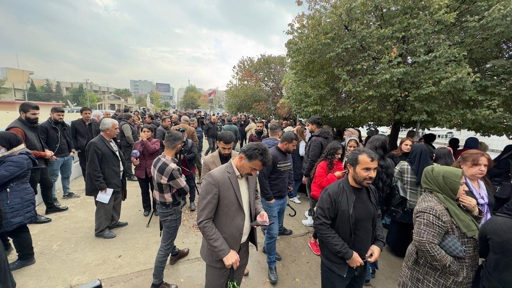 میلیاردها دینار از سوی بغداد در اختیار اربیل قرارمی گیرد، اما دولت اقلیم کردستان از پرداخت حقوق کارکنان خود امتناع می کند