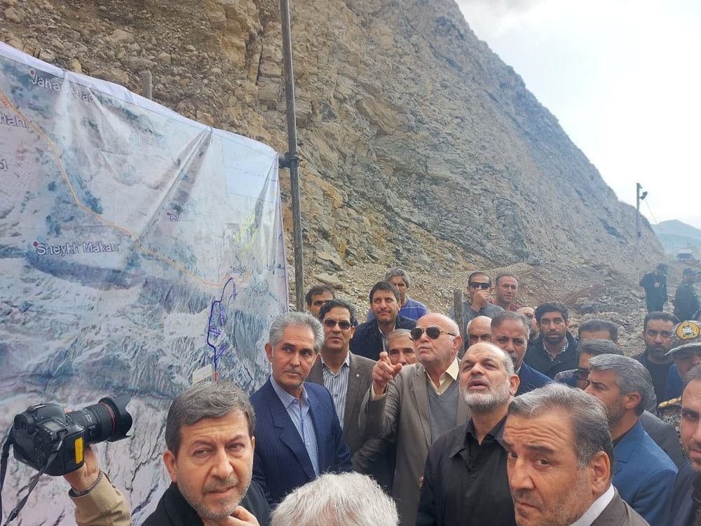 اتمام عملیات لاینینگ تونل بزرگ کبیرکوه آبدانان و سایر تونل‌های مسیر