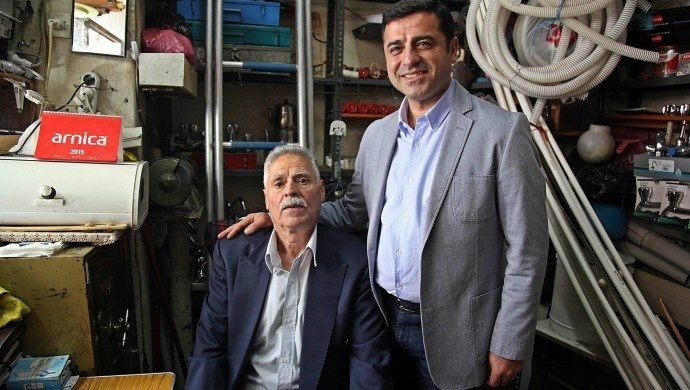 پدر صلاح الدین دمیرتاش درگذشت