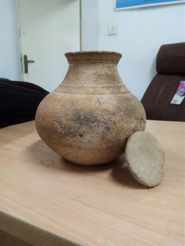 اهدای یک سفال متعلق به هزاره اول قبل از میلاد به موزه بوکان