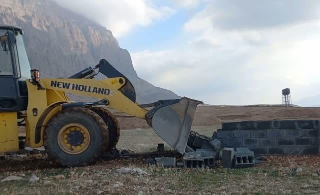 رفع تجاوز از ۳۵۰۰ مترمربع عرصه طبیعی در کرمانشاه
