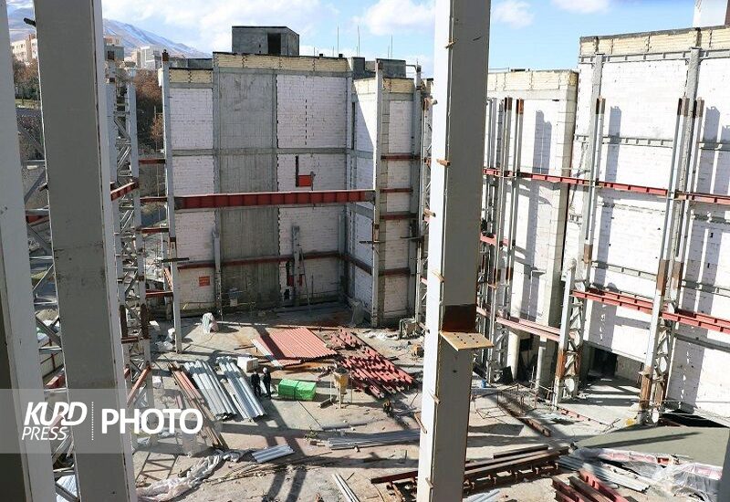 تالار مرکزی شهر سنندج تا هفته دولت سال آینده به اتمام می رسد