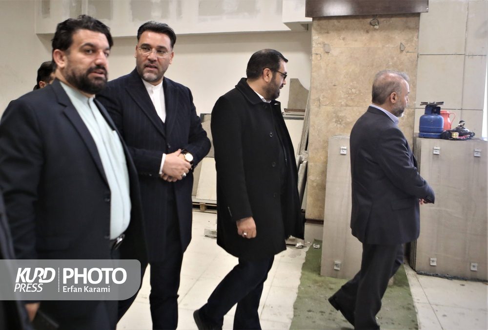 بازدید معاون وزیر ارشاد از تالار مرکزی شهر سنندج/ عکس: عرفان کرمی