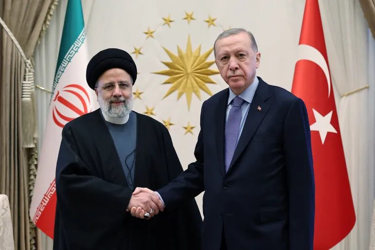 ئێران و تورکیا کردنەوەی دەروازەی سنووریی نوێ تاوتوێ دەکەن