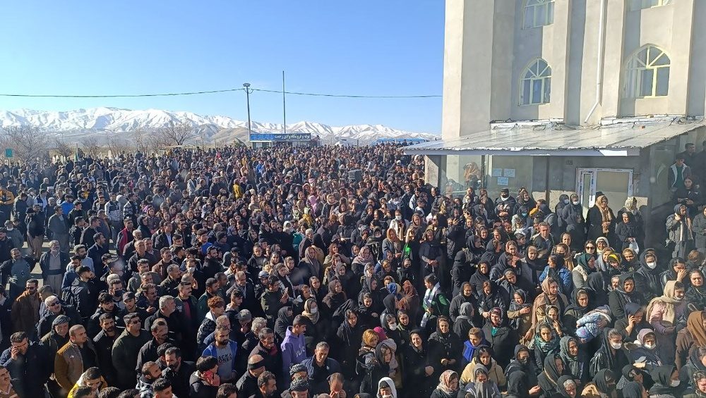 فریار امینی پور، رزمی کار جوان سقزی روی دست مردم در آیچی آرام گرفت