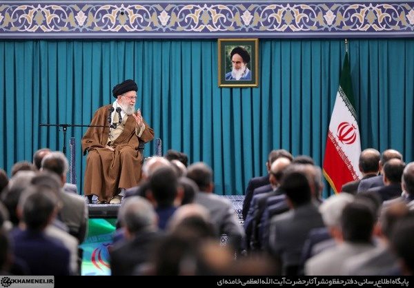 رهبر انقلاب: دولت باید موانع فضای کسب و کار را برطرف کند