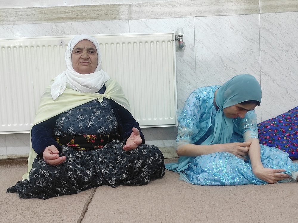 سختی های زندگی مادر سالمند و دختر معلول بانه ای