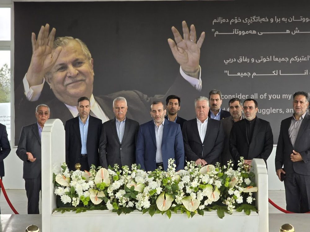 ادای احترام استاندار کرمانشاه به مام جلال رئیس جمهور فقید عراق