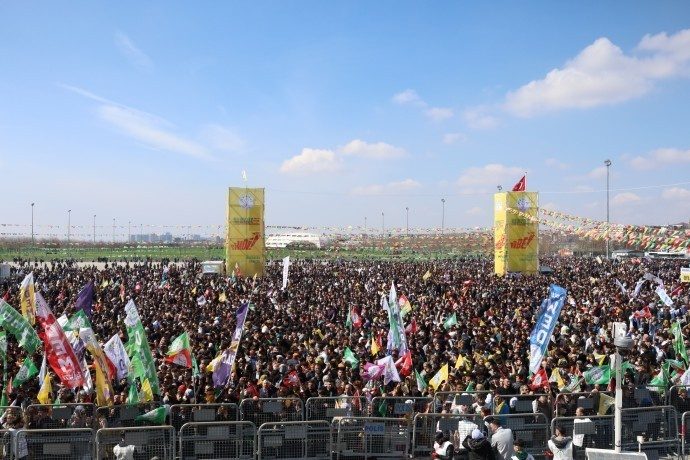 تصاویر شرکت هزاران تن از مردم کردستان ترکیه در جشن های نوروز