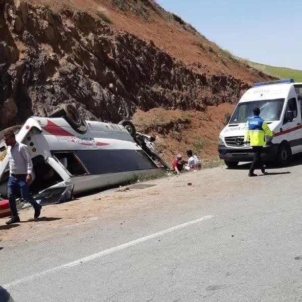 ۱۴ نفر بر اثر واژگونی مینی بوس در جاده سنندج – سقز مصدوم شدند