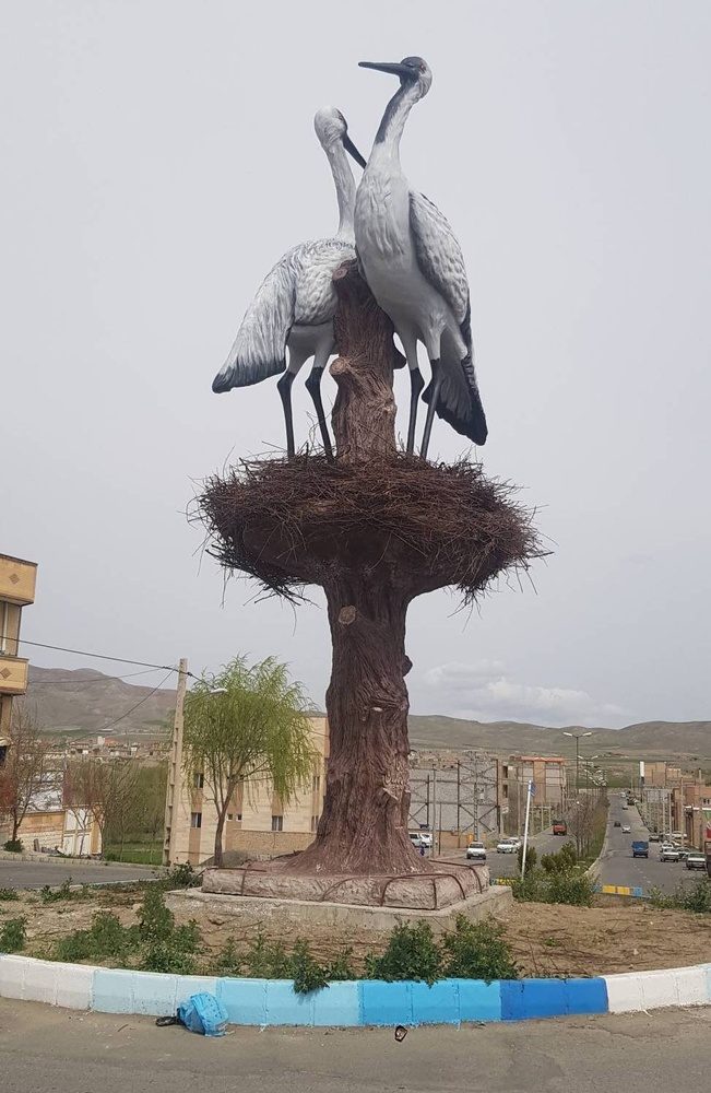 تندیس درناها در چالدران نصب شد
