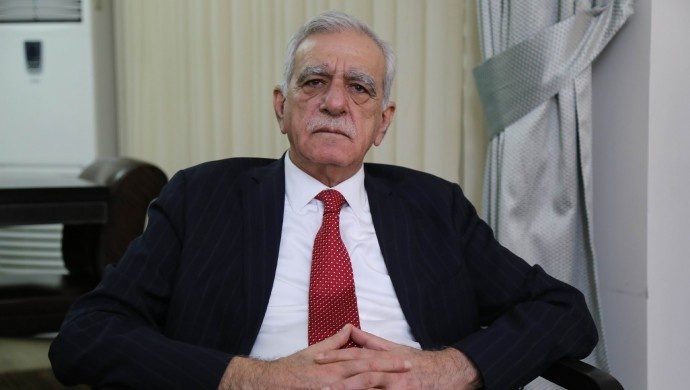 دم‌پارتی: احمد ترک شیمی‌درمانی را با موفقیت پشت سر گذاشت