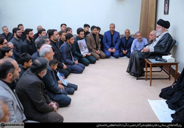رهبر انقلاب: تشییع باشکوه شهدا نشان داد که ملت ایران زنده است