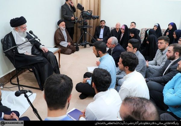 رهبر انقلاب: در انتخاباتِ بسیار مهمِ پیش‌رو، در درجه اول افزایش مشارکت مهم است
