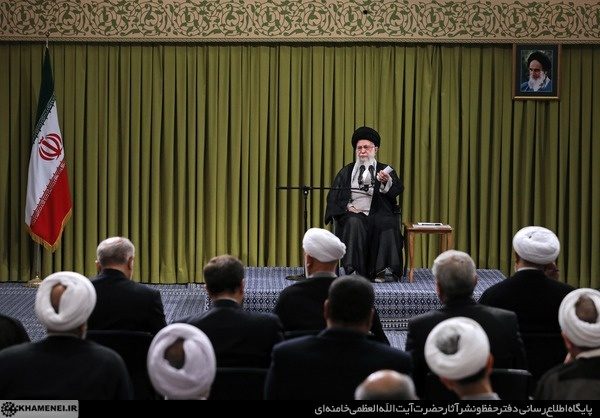 رهبر انقلاب: طوری رفتار کنید افکار عمومی قوه قضاییه را عدالخانه بداند/ نامزدها حرف دشمن شاد کند نزنند