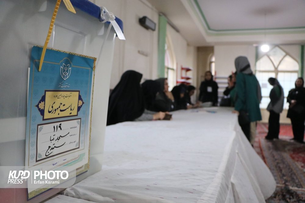حضور مردم کردستان پای صندوق های رای/ عکس: عرفان کرمی
