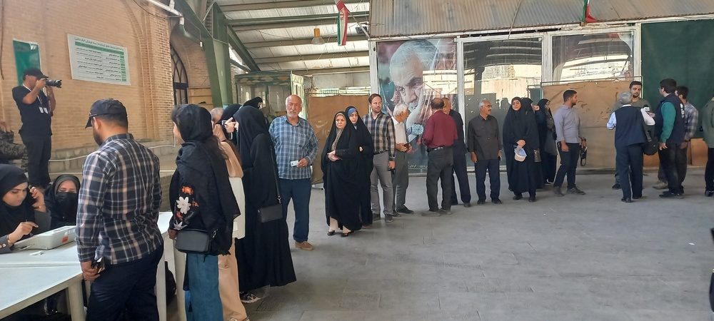 مراجعه بیش از ۱۴۷ هزار نفر به شعب اخذ رای تا ظهر امروز