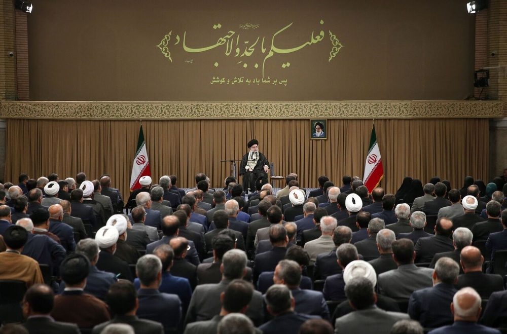 رهبر انقلاب: توصیه موکد من تعامل سازنده مجلس با دولت جدید است