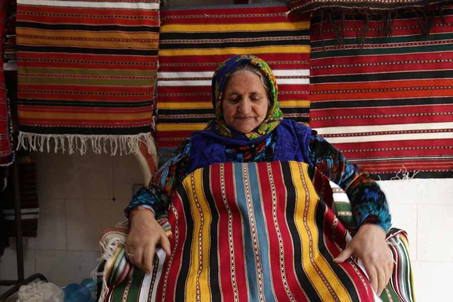 ارسال ٧٥ اثر صنایع دستی آذربایجان غربی به هشتمین دوره مهر اصالت ملی