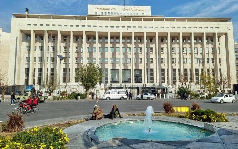 اخراج بیش از ۳۰۰ هزار کارمند دولت سوریه توسط وزیر دارایی دولت موقت این کشور