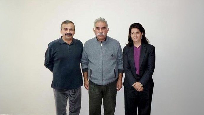 وەفدەكەی دەم پارتی: ئۆجەلان درێژە بە هەوەڵەکانی بۆ بەردەوامیی دانوستانەکان دەدات