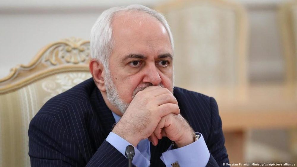 درود خدا بر او که با وجود همه تهدیدها در دفتر کار و نه در پناهگاه به آرزوی دیرین خود رسید