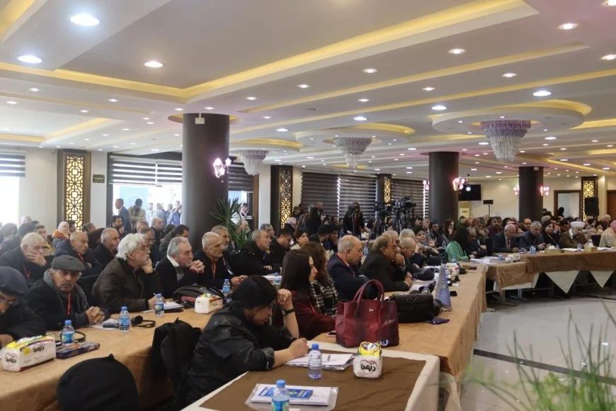 برگزاری کنفرانس گفت‌وگوی ملی سوریه با مشارکت بیش از 200 سیاستمدار و روشنفکر سوری در رقه