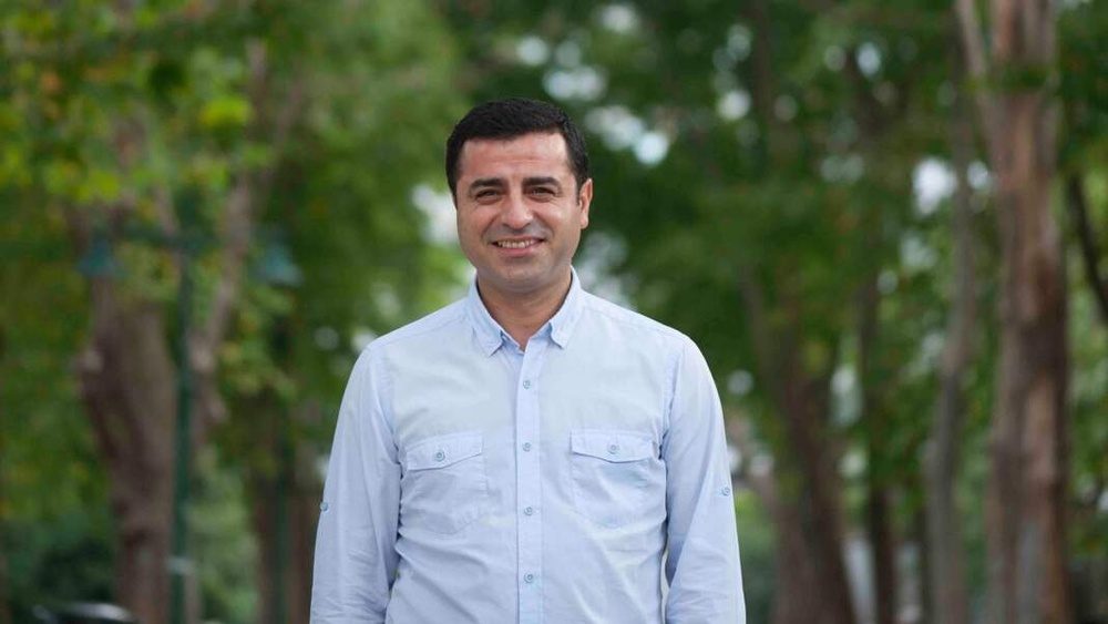 بگذار این بار اسلحه‌ها خاموش شوند و سیاست سخن بگوید/ صلاح الدین دمیرتاش
