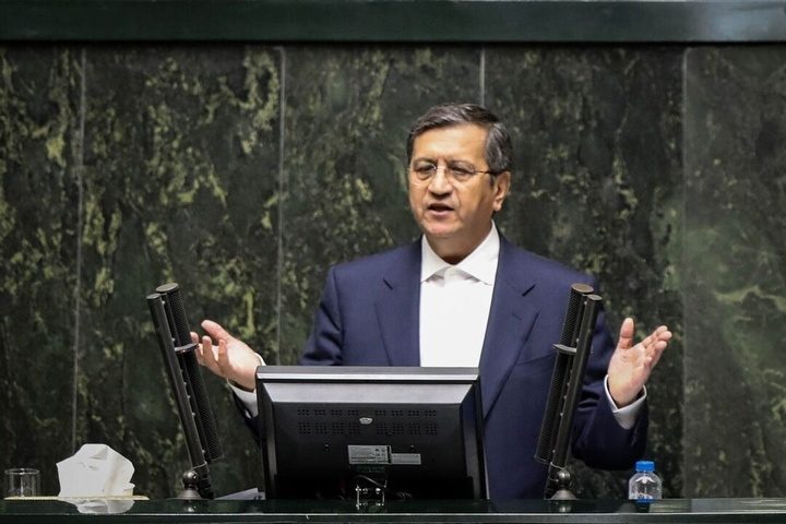 پەرلەمانی ئێران متمانەی لە عەبدولناسر هیممەتی وەرگرتەوە