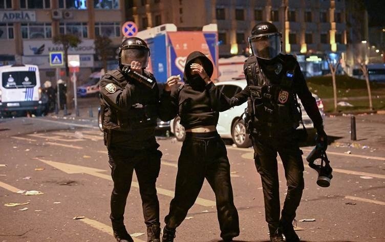 زیاتر لە ۳۲۰ خۆپیشاندەر شەوی ڕابردوو لە ئیستەنبووڵ دەستگیر کران