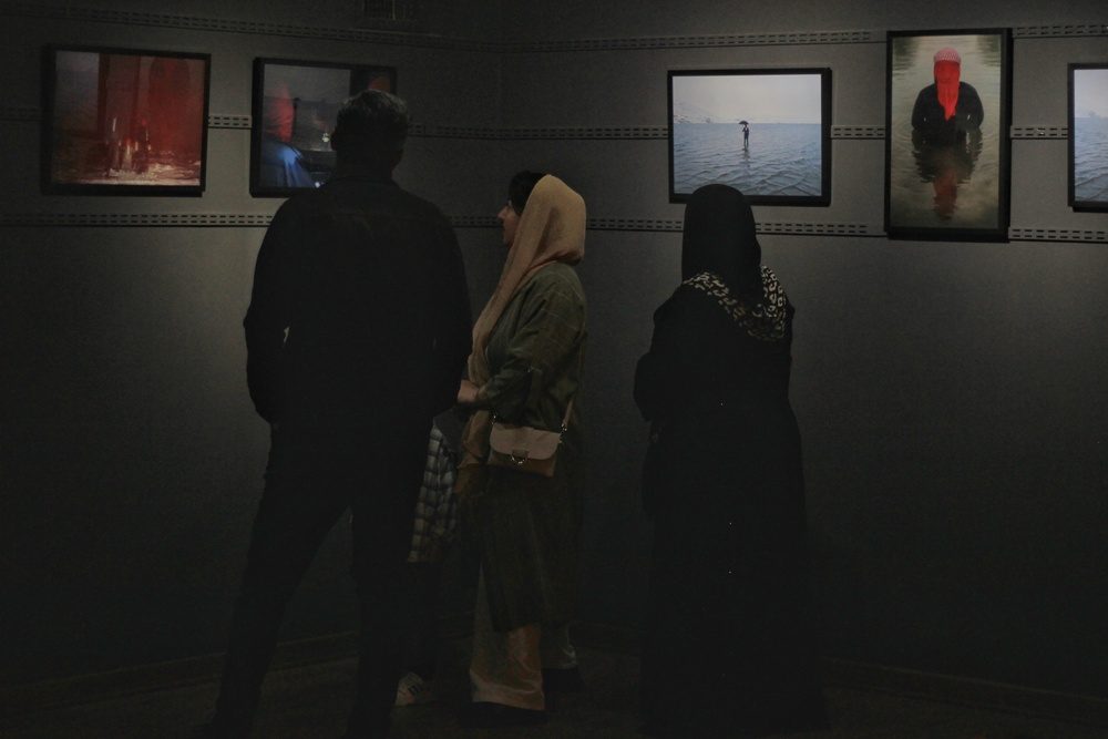 «در غیاب چهره» در ارومیه بر قاب دیوار