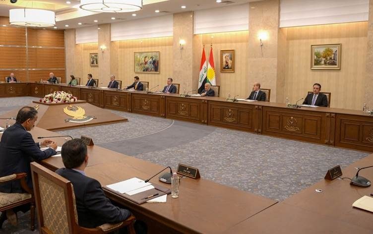 دولت اقلیم کردستان: نفت آماده تحویل است، بغداد نیز حقوق کارمندان را پرداخت کند