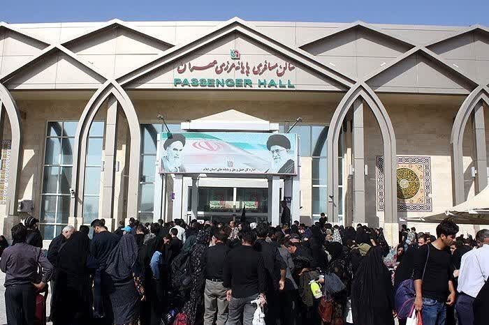 فرماندار مهران: پذیرایی از زائران عراقی مراسم تشییع رهبر شهید آغاز شده است