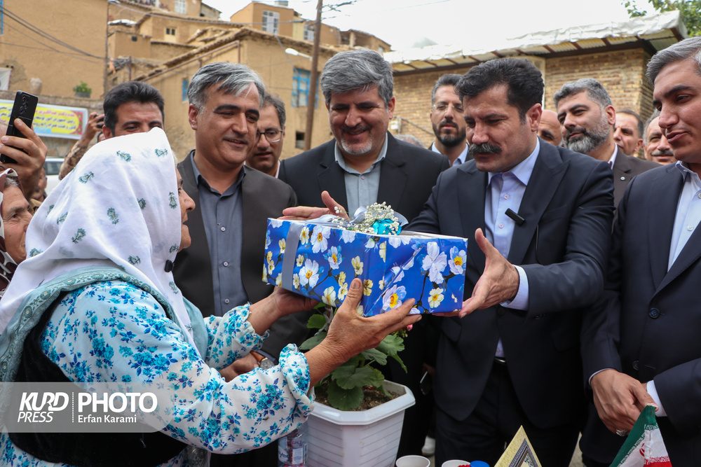 استقبال گرم مردم کردستان از سفر اولین معاون کرد اهل سنت رئیس جمهور/عکس: عرفان کرمی