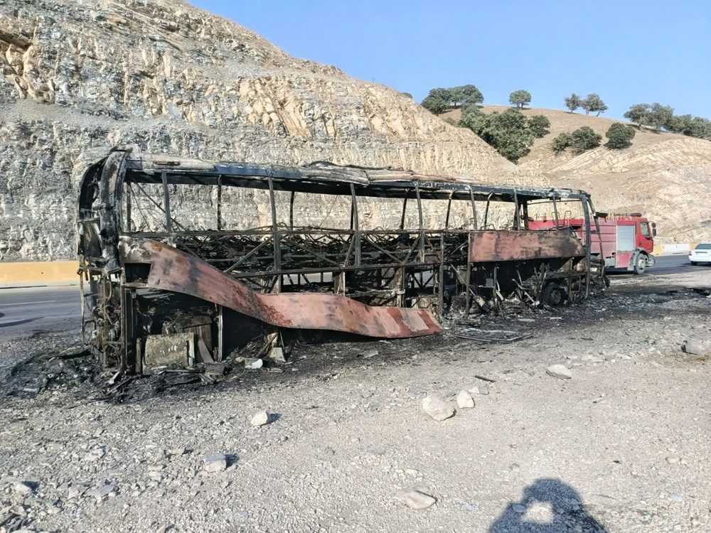 آتش‌سوزی اتوبوس در محور ایلام-کرمانشاه، خسارت جانی نداشت