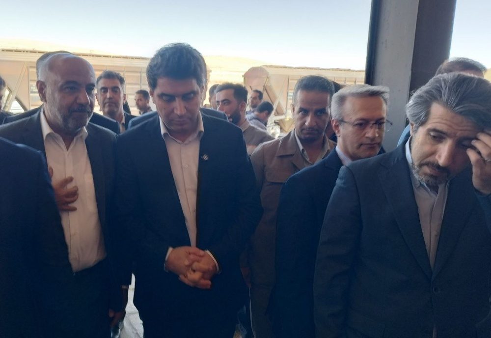 وزیر کار قول داد به افزایش سرعت توسعه قطار سنندج کمک کند
