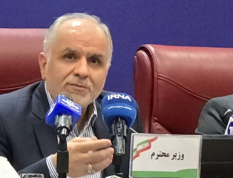 راه نجات کشور حمایت از تولید و بخش خصوصی است