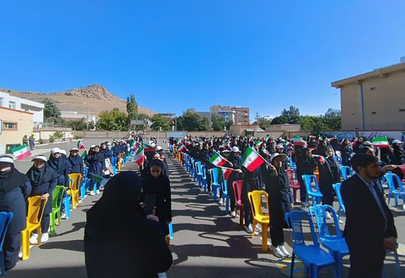 سال تحصیلی جدید در کردستان با حضور ۳۰۰ هزار دانش آموز آغاز شد