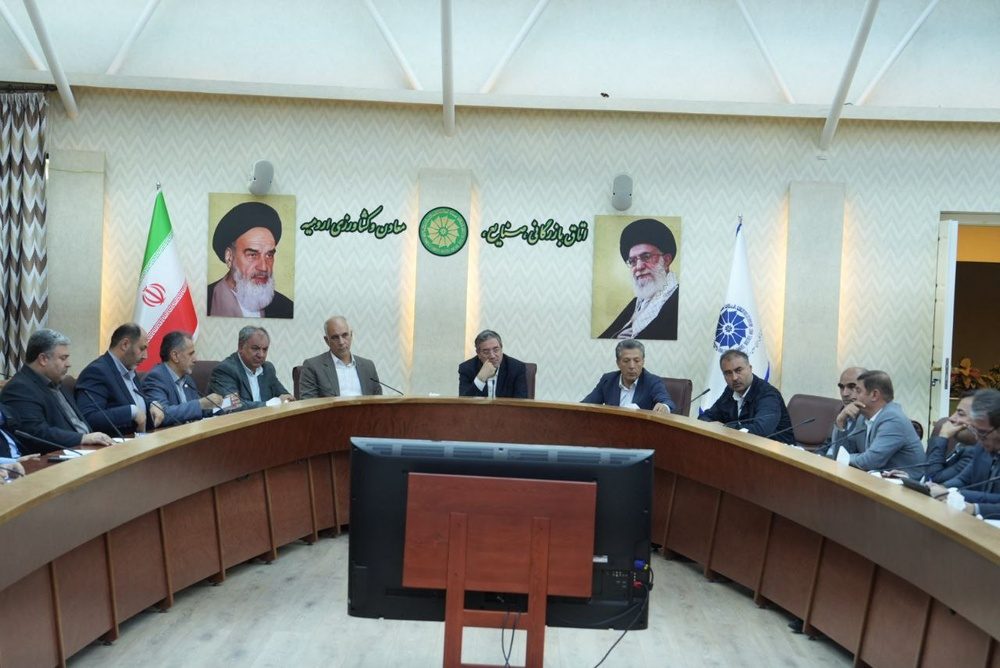 استاندار آذربایجان‌غربی خواستار مدیریت استانی تأمین نهاده‌های دام و طیور شد