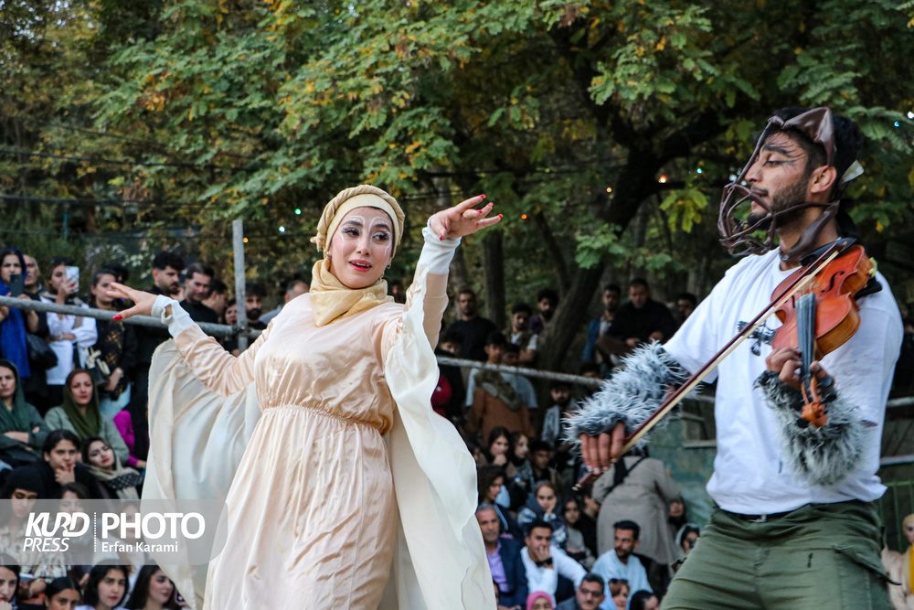 سومین روز از هجدهمین جشنواره بین‌المللی تئاتر خیابانی مریوان و اجرای ۲۶ اثر