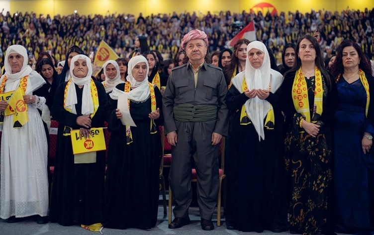 بارزانی: حقوق کارمندان به‌عنوان ابزاری برای نابودی اقلیم کردستان بە کارگرفتە شد