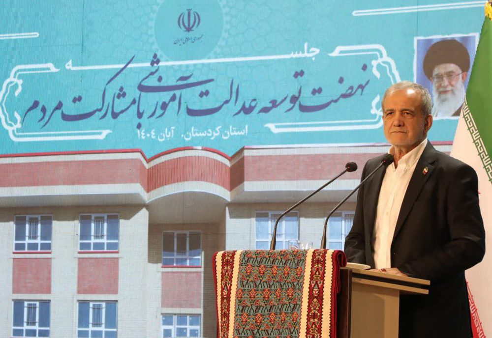 قهرمانان واقعی کشور، انسان هایی هستند که به ساخت آینده فرزندان این سرزمین کمک می کنند