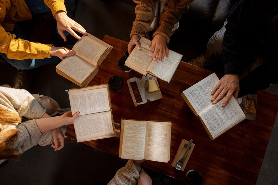 زیستن با کتاب نیازمند آموزش در دوران کودکی است