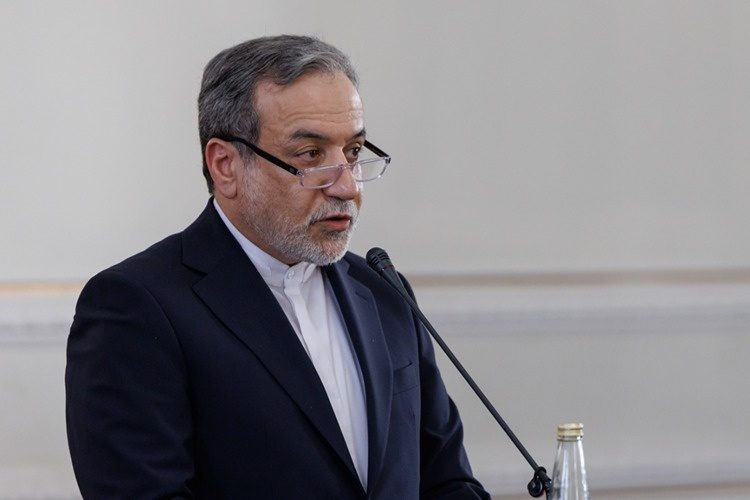 هشدار عراقچی به آمریکا: منطقه را ترک کنید تا در امان بمانید