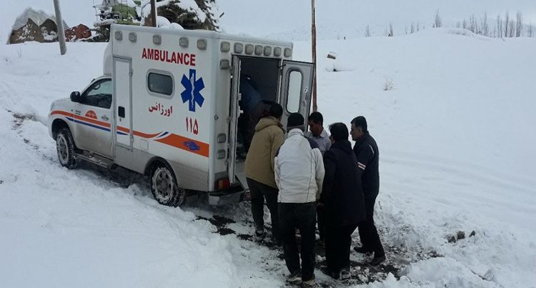 اورژانس مادر باردار کامیارانی گرفتار در برف را نجات داد