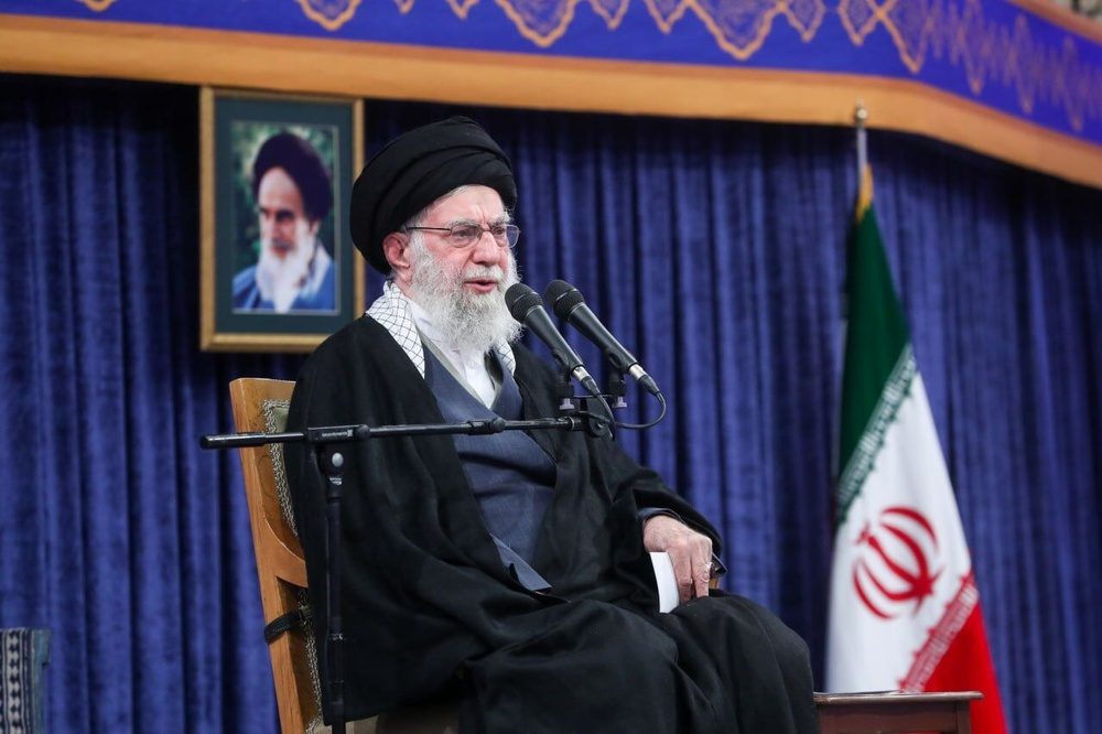 رهبر انقلاب:به اسم بازار نمی‌توان با جمهوری اسلامی مقابله کرد/ حرف بازاری ها حرف درستی بود