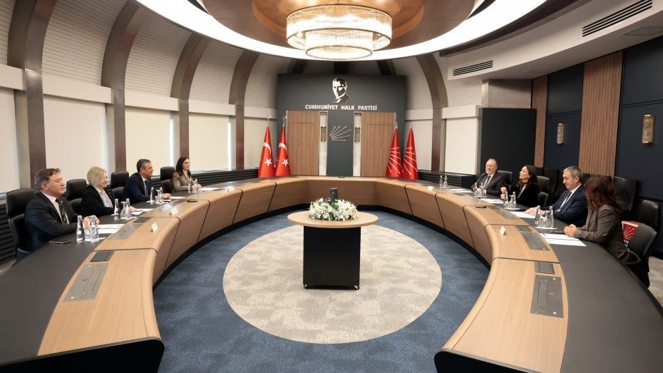 دیدار هیئت دم پارتی با رهبر CHP در پی حملات علیه کردستان سوریه