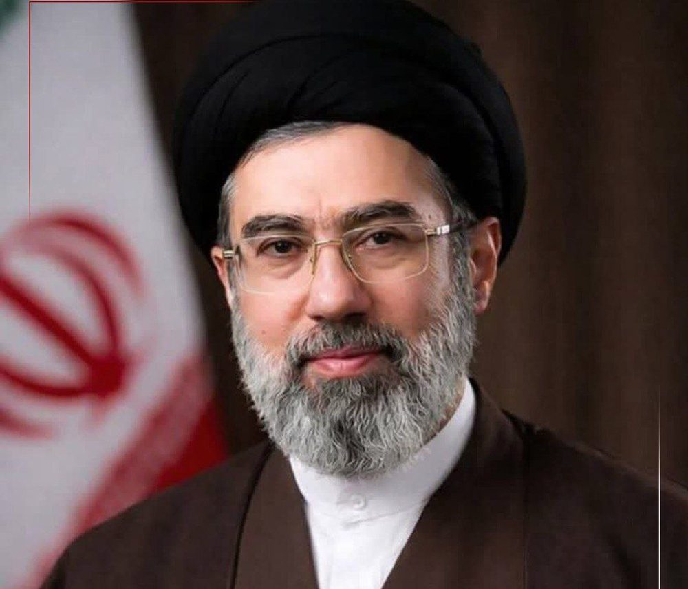 آیت الله سید مجتبی خامنه ای به عنوان سومین رهبر انقلاب انتخاب شد